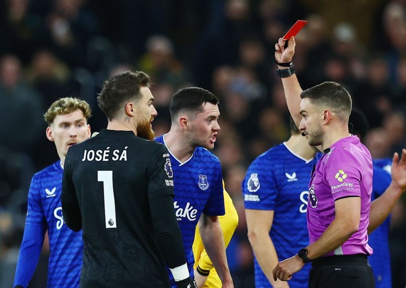 Može li bizarnije? Pogledajte što je napravio, pa zaradio crveni karton