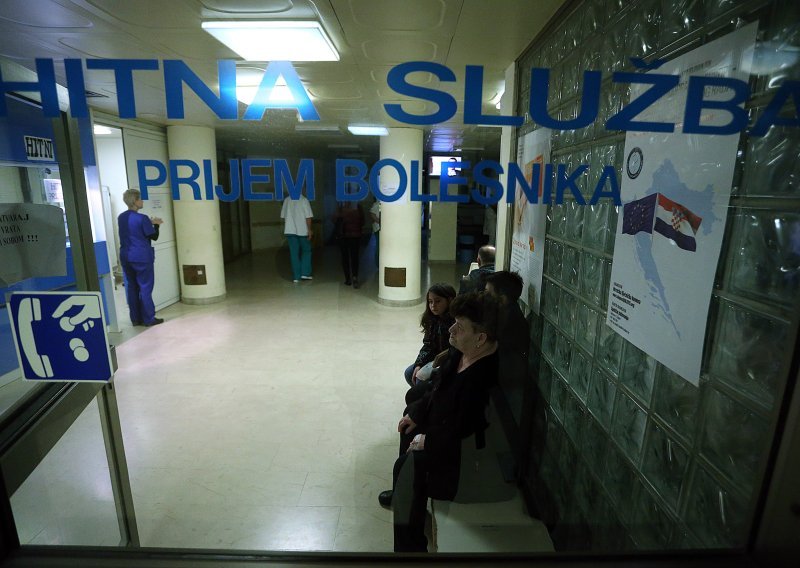 Skliske ceste i nogostupi: Hitne pune zbog padova na ledu, u nekima su odgođene operacije