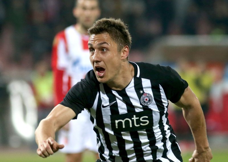 Klub se oprostio od srpskog nogometaša, a on im vulgarno opsovao