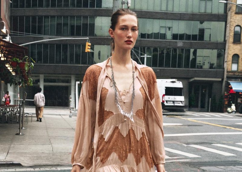 Hit haljine iz Zare koje skidaju godine i djeluju tako laskavo, a uz to su i snižene