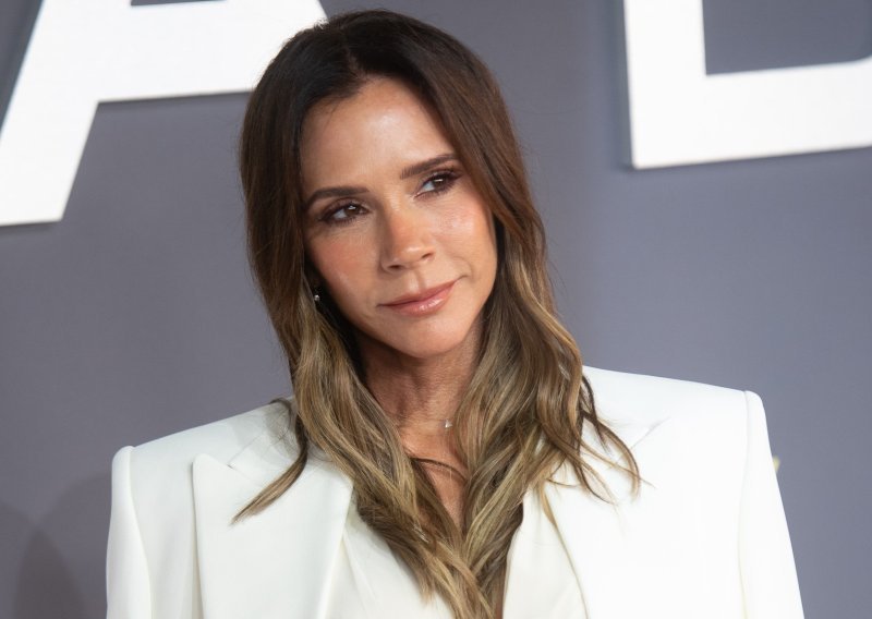 Victoria Beckham oduševila neočekivanom haljinom spojenom zihericama