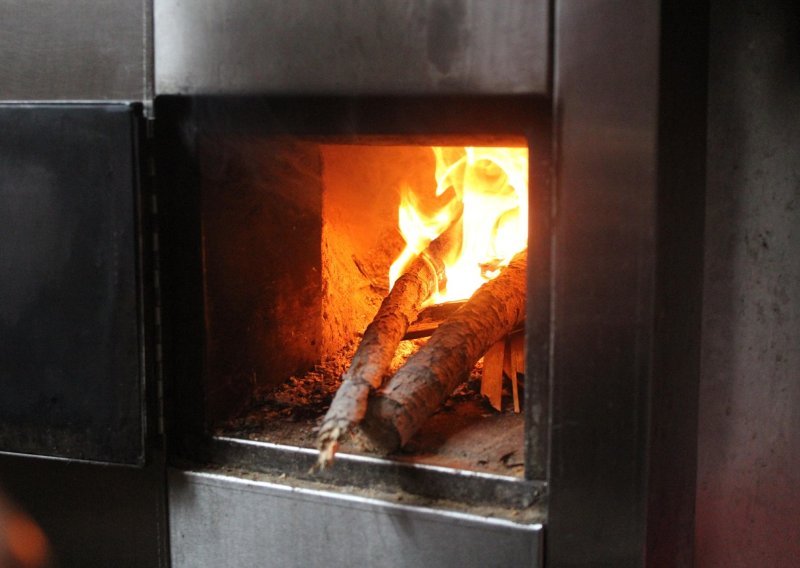 Muškarac se ugušio dimom iz peći, policija poslala upozorenje građanima