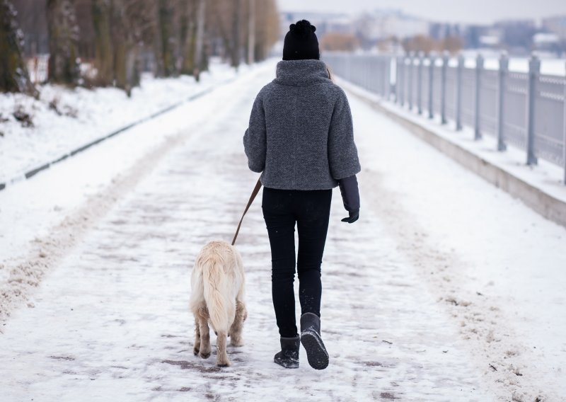 Zbog ledene kiše svi su na oprezu: Evo kako spriječiti padove na zaleđenim ulicama
