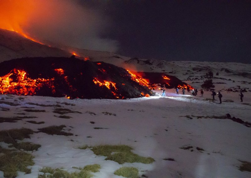 Vodiči prosvjeduju, ali opasna lava donijela je nova pravila penjanja na Etnu