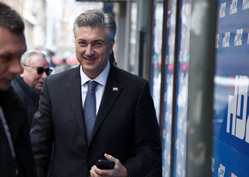 HDZ sasuo paljbu na Milanovića i ljevicu: 'Prisjetimo se kako to oni 'štite Ustav''