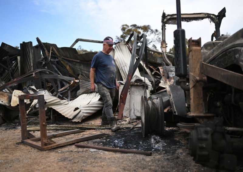 Viktorija je zona katastrofe: Uništeni deseci domova, vatrogasci se bore obuzdati vatru