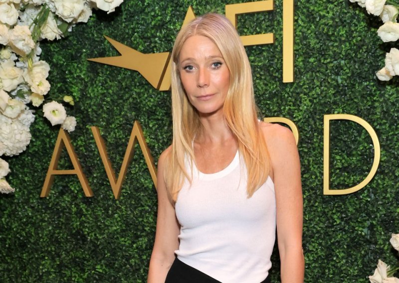 Laskava suknja pala je u drugi plan zbog omraženih sandala koje nikoga ne ostavljaju ravnodušnim