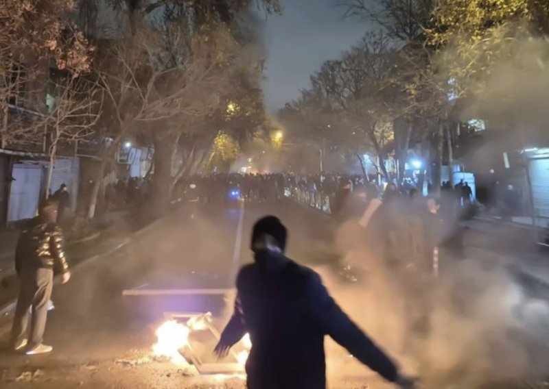 Trump prijeti napadom: Iranska revolucionarna garda otvorila vatru na građane