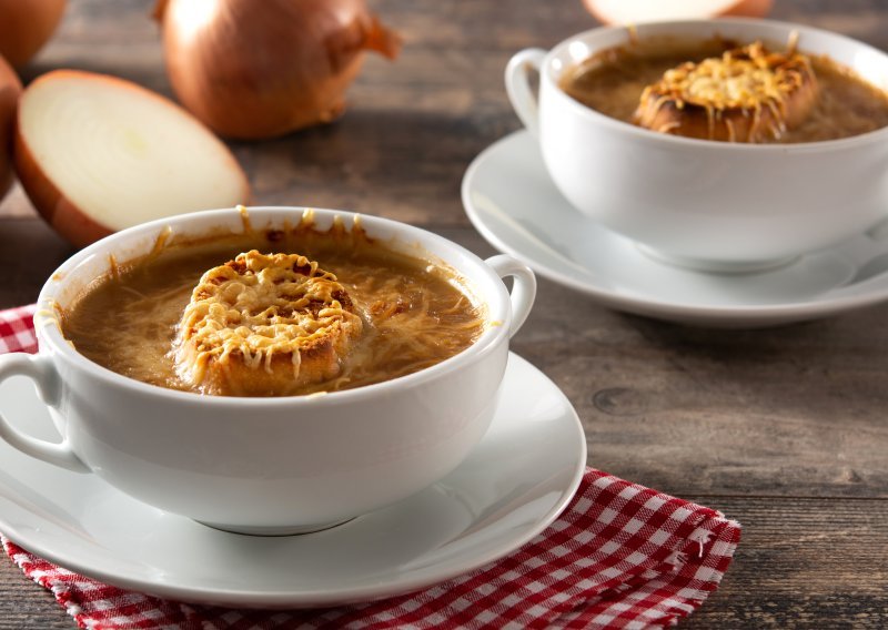 Jednostavno, jeftino i tako ukusno: Recept za zasitnu juhu koje će vas ugrijati i u najhladnijim danima