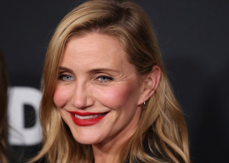 Zasjenila je upola mlađe kolegice: Upotrijebila tajno oružje zrelih žena i očitala lekciju iz elegancije