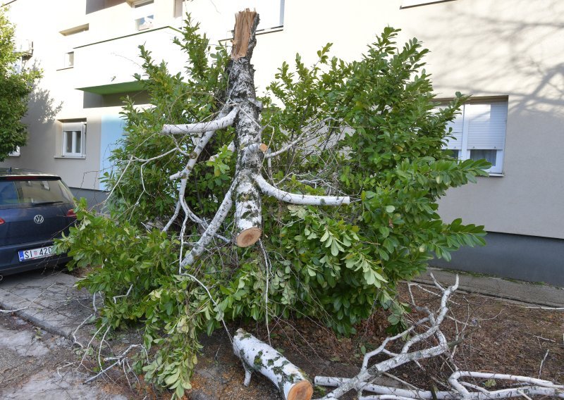 Knin paraliziran zbog nevremena: Sela bez struje, nastava odgođena