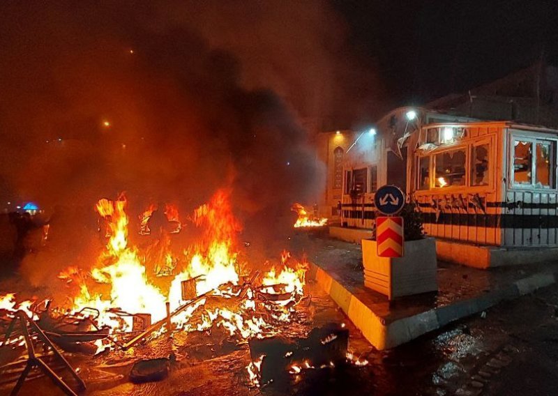 Svijet šokiran brutalnim gušenjem prosvjeda: Režim gomila tijela jedno na drugo