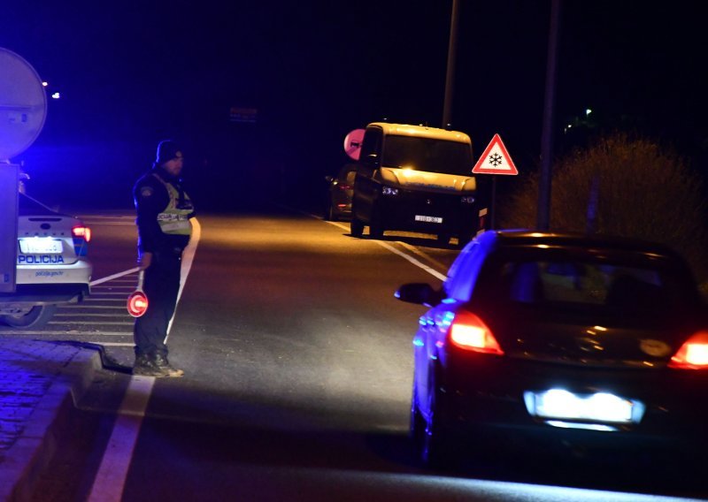 Policija u Novskoj zaustavila mladu Ukrajinku pa otkrili da krijumčari migrante