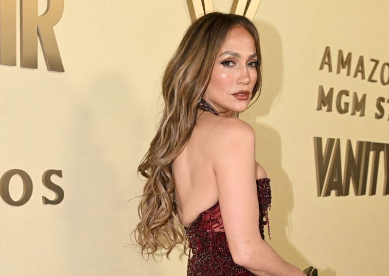 Nitko ne nosi 'gole haljine' kao Jennifer Lopez: Naglasila ubojitu figuru i nikad izazovniji dekolte