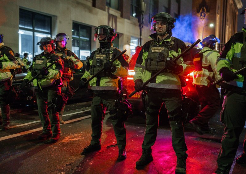 Washington šalje još stotine policajaca u Minnesotu