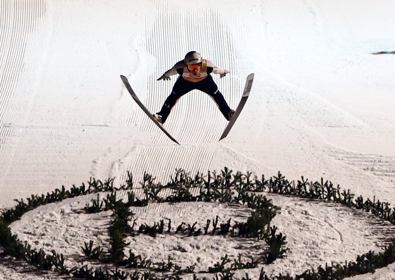 Domen Prevc na nevjerojatan način ostao bez rekorda