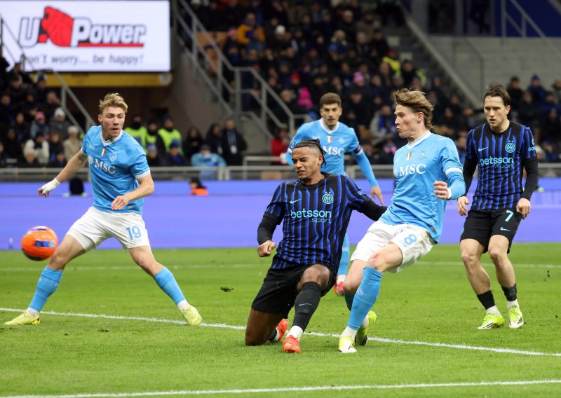 Remi u derbiju Serie A i ludnica na vrhu ljestvice