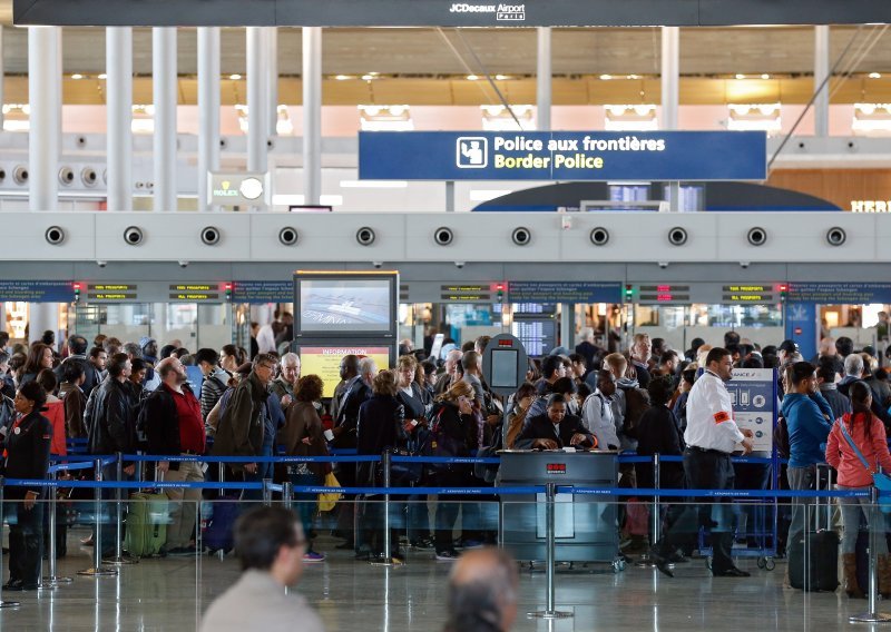 Kaos u zračnim lukama zbog novog režima na granicama: Čeka se i do tri sata