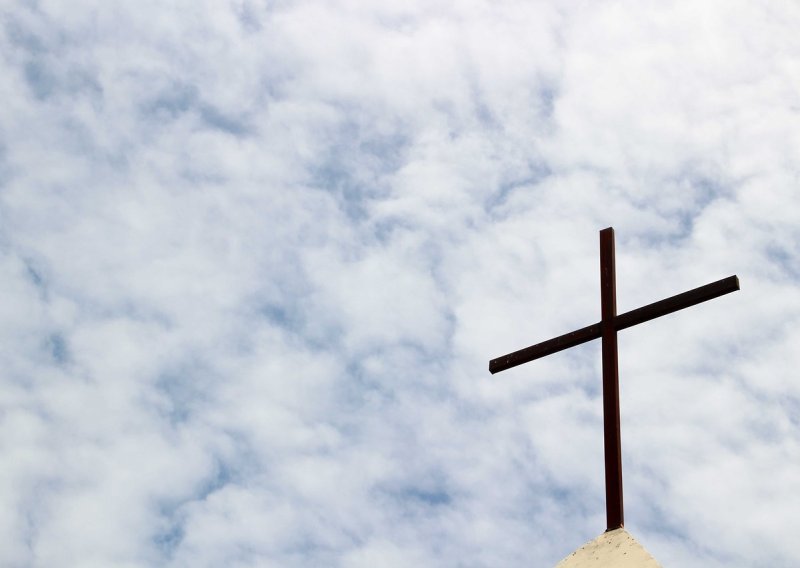 Vandalizirao crkvu, izvrijeđao vjernike: Riječka policija mu naplatila kaznu za 'naročitu drskost'