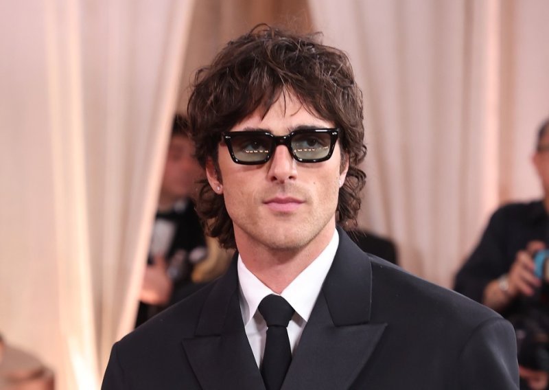 Zvijezda večeri trebao je biti Jacob Elordi, sve dok kraj njega nije stala - njegova mama