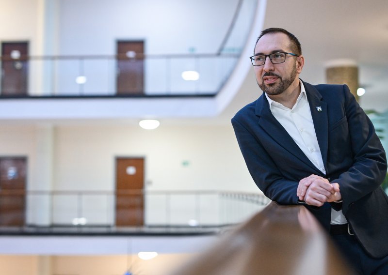 Tomašević priznao probleme: 'Moramo biti spremniji za čišćenje snijega s nogostupa'