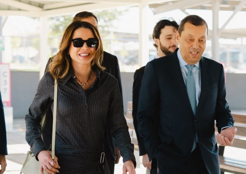 Kraljica Rania ima stila na pretek, ali ova haljina nadmašila je sve: Savršeno ističe noge i struk