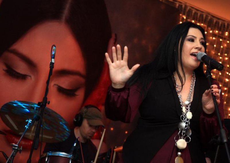 Kaliopi se rastala od 13 godina mlađeg supruga