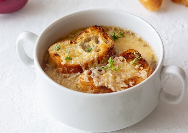 Domaća juha od luka: Ovo je savršen recept za borbu protiv prehlade