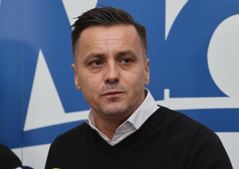 Mostovci traže smanjenje radnog vremena: 'Djeca odrastaju bez roditelja'