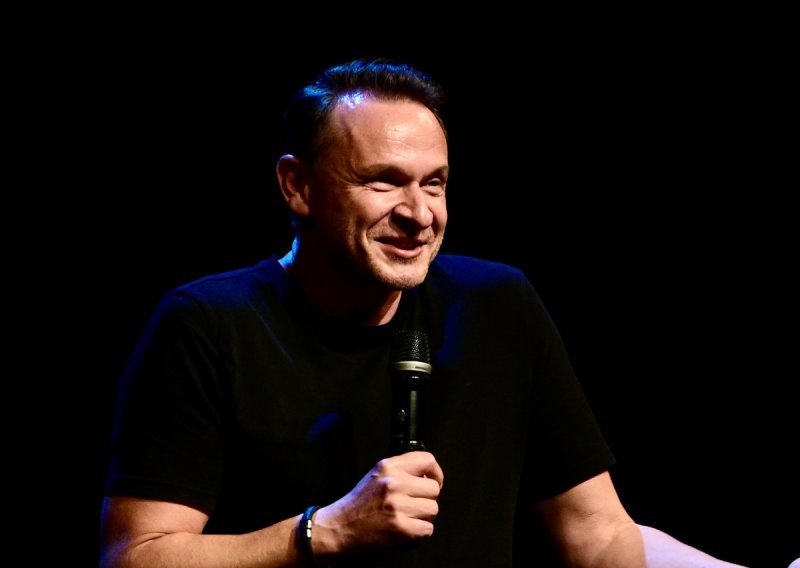 Enis Bešlagić se javio nakon operacije: 'Ovo je poziv svima...'