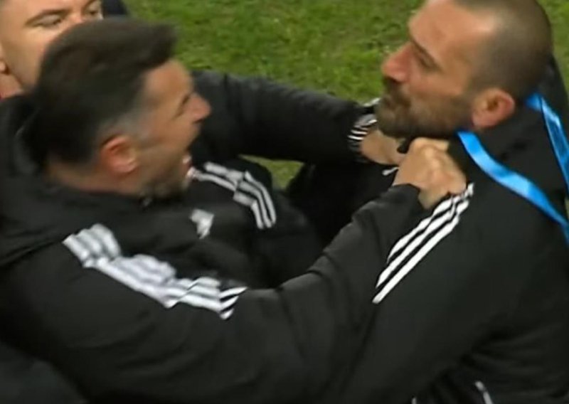 Skandal u Turskoj! Legenda protiv Petkovićevoga kluba napala suca, a onda i vlastite pomoćnike