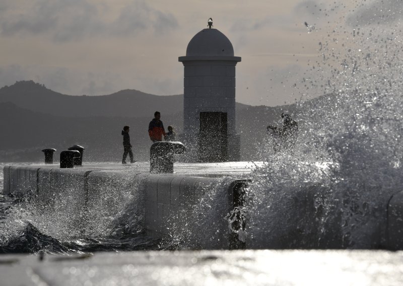 Nakon hladnog i skliskog jutra - rastu temperature. Evo gdje bi moglo biti kiše