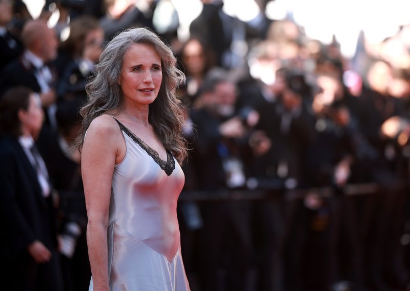 Ne tražite dalje! Ove chic frizure najbolje su za sjedokose dame