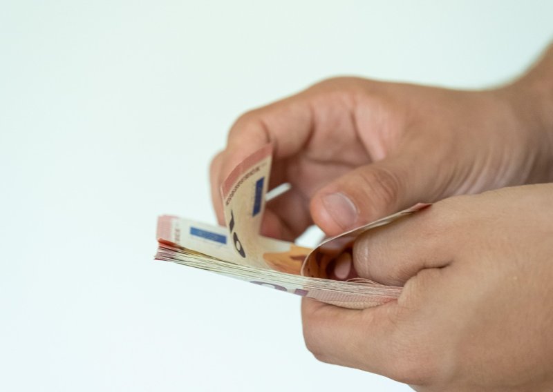 Mladima i ove godine stiže povrat poreza: Evo tko dobiva pola, a tko puni iznos