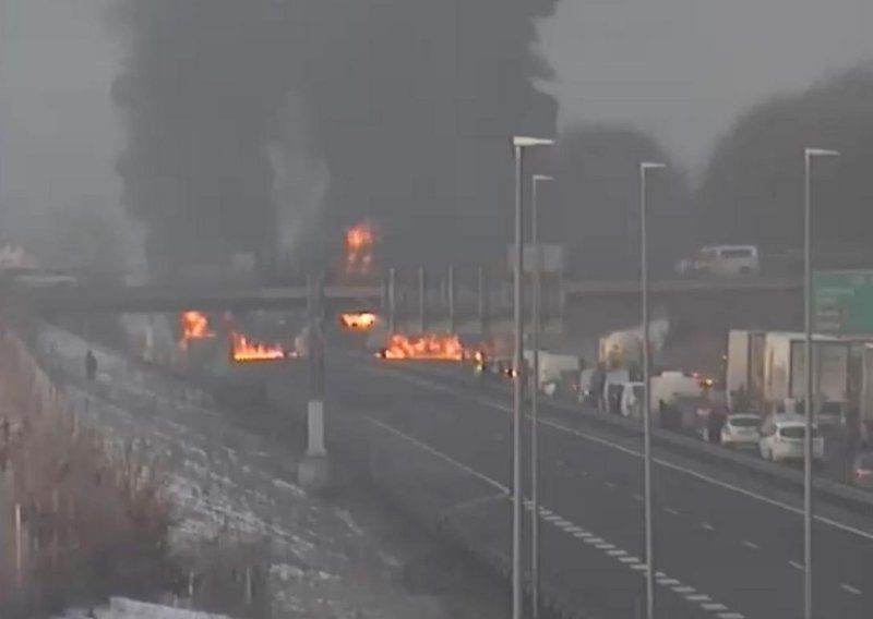 Zatvorili autocestu u Sloveniji zbog teške prometne nesreće: Eksplodirala cisterna