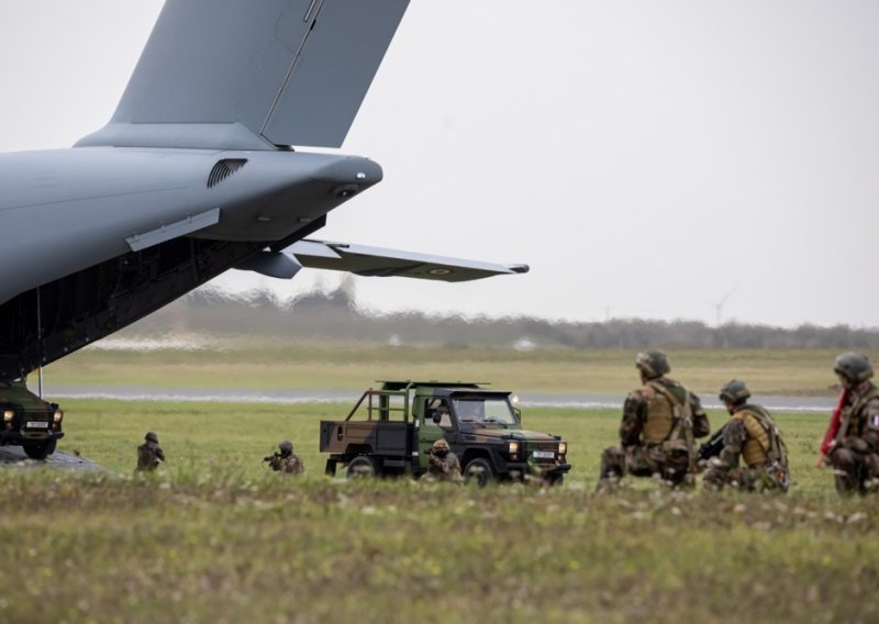 Već počela europska vojna misija. Macron: Prvi vojni elementi su na putu!