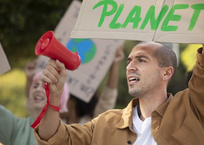 Greenpeace: 'Sudionici foruma u Davosu sve češće dolaze privatnim zrakoplovima'