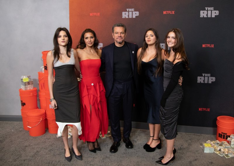 U elegantnim stajlinzima: Kćeri Matta Damona prave su ljepotice