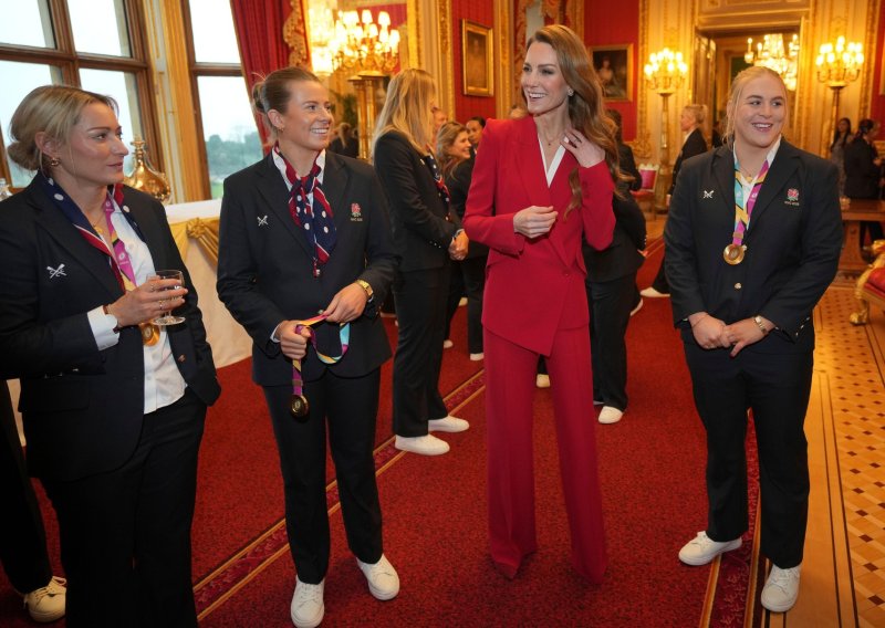 Kate Middleton sve je zadivila u odijelu s posebnim značenjem