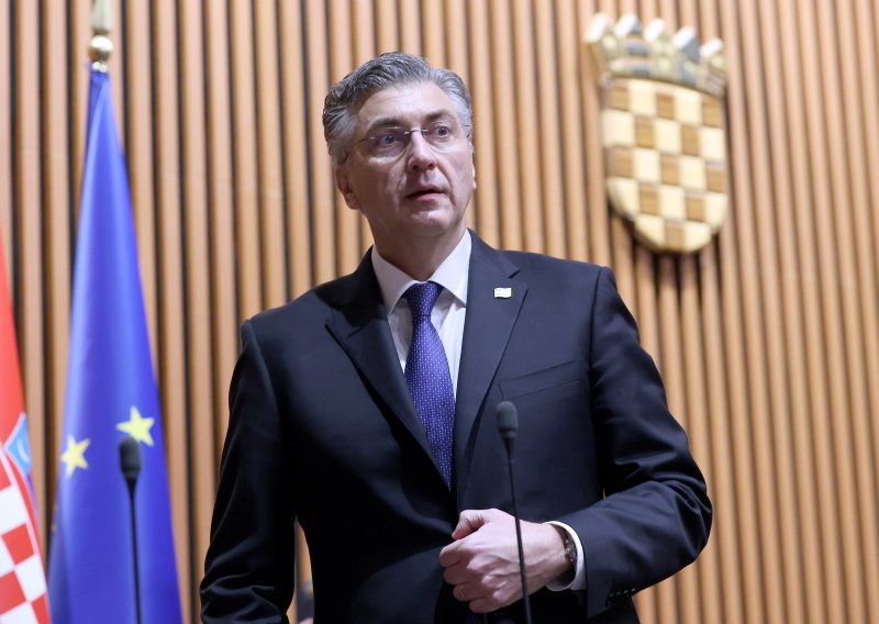 Plenković u Saboru napao Milanovića i oporbu. Spominjao je podrum, ribu i pršut