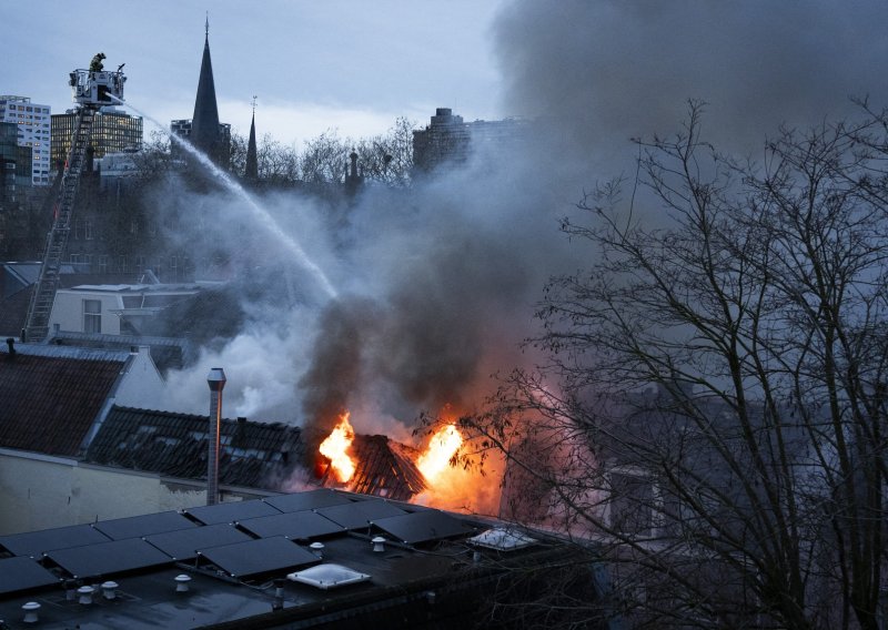 Eksplozija izazvala veliki požar u Utrechtu: Četvero ozlijeđenih