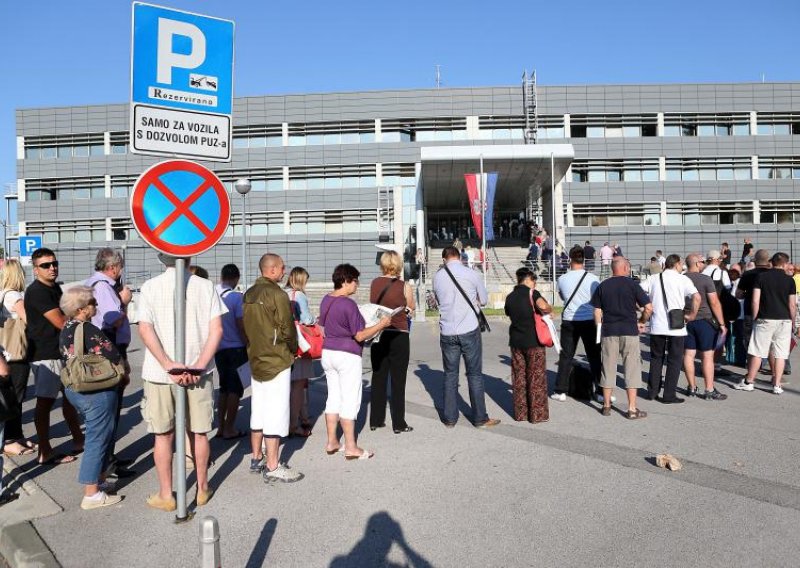 Građani se pomamili za europskom vozačkom dozvolom