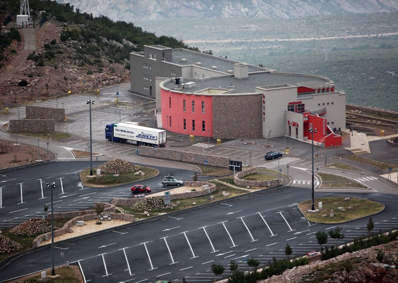 Austrijanci se čude napuštenom hotelu uz autocestu u Hrvatskoj: Pišu i o duhovima