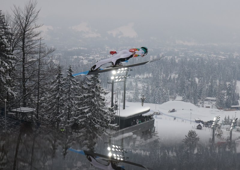 Pogledajte kako je fantastični Domen Prevc izveo još jedan skok za pamćenje