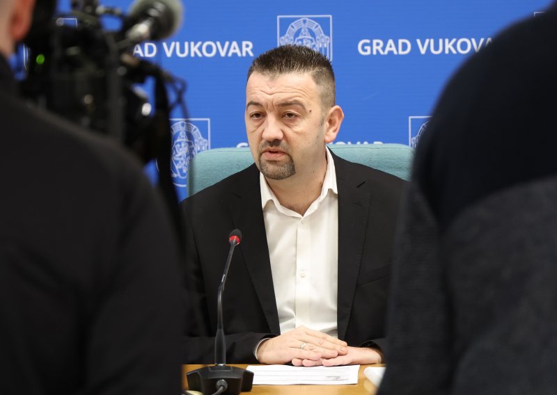 Grad Vukovar smanjuje plaće, Pavliček: To je sve zbog Penavinih dugova
