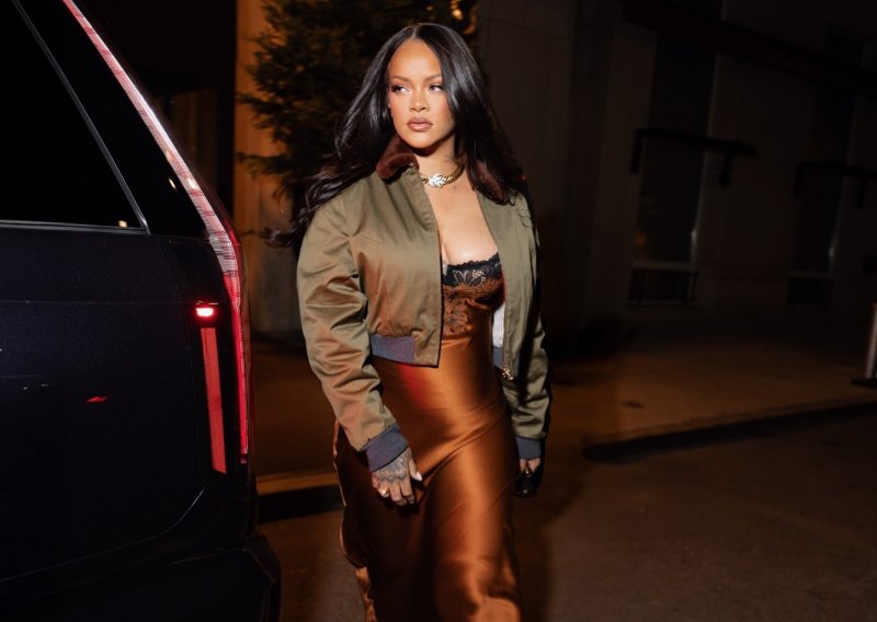 Četiri mjeseca nakon poroda sve je oduševila u ovom efektnom izdanju