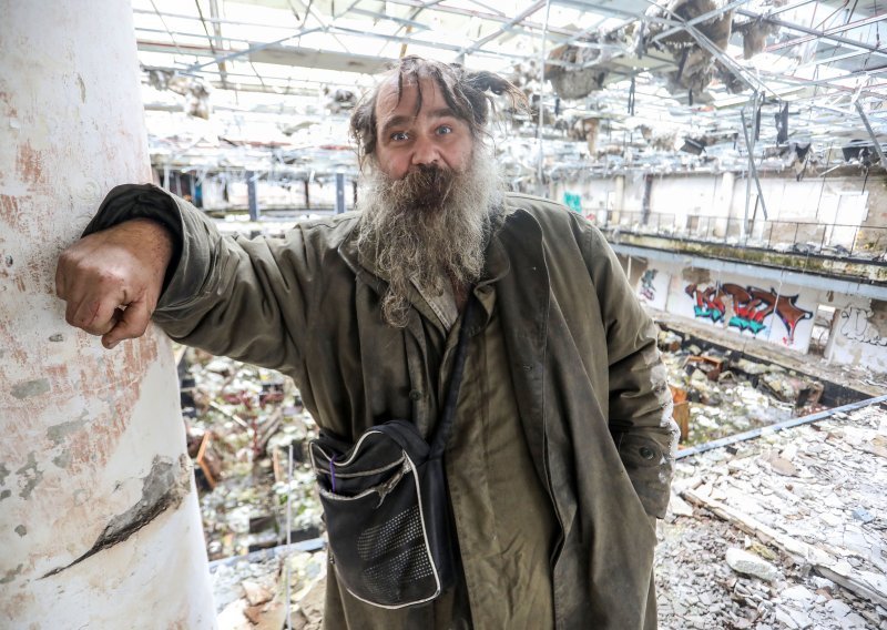 Preminuo je Hrvoje Gospočić, novinar, fotograf, slikar, performer i beskućnik