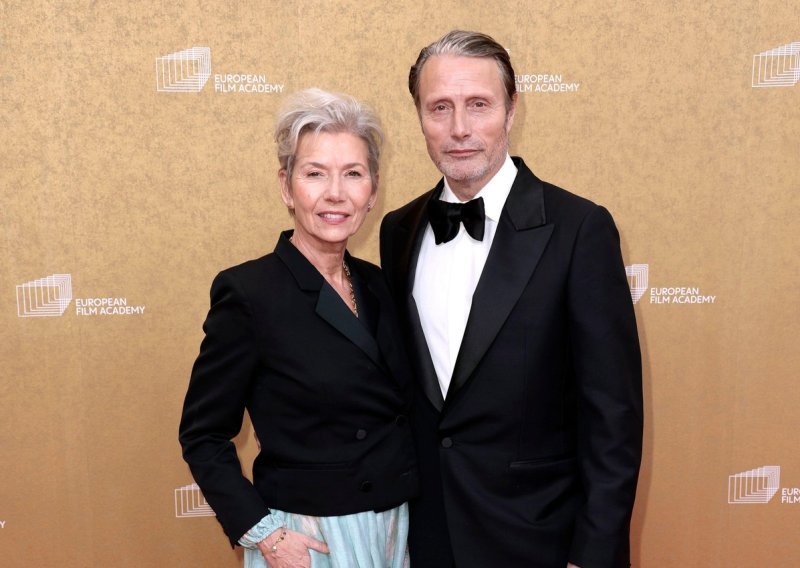 U njih se gledalo na crvenom tepihu: Karizmatični Danac ukrao pozornost sa suprugom