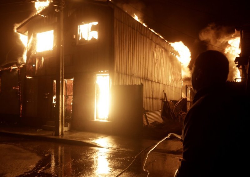 Strašni požari u Čileu: 16 mrtvih, deseci tisuća evakuiranih, Borić proglasio katastrofu