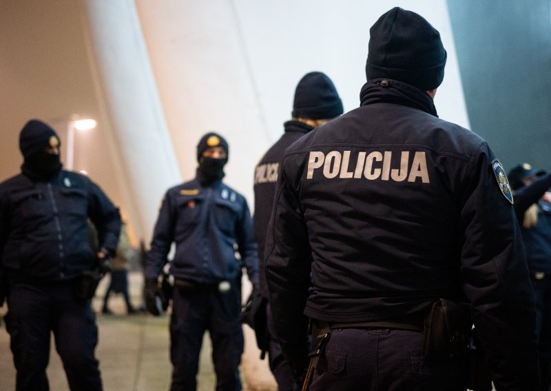 Nošenje simbola i uzvikivanje: Policija objavila koliko je ljudi privela na Thompsonovim koncertima